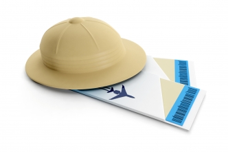 Safarihoedje met twee vliegtickets eronder