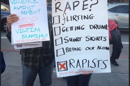 Afbeelding van Flickr (https://www.flickr.com/photos/yoz/8372030706/), CC BY-NC-SA 2.0 (https://creativecommons.org/licenses/by-nc-sa/2.0/) Twee activisten met borden over victim blaming
